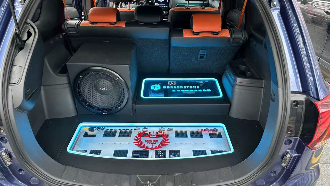 湛江传祺ES9音响升级车内施工场景