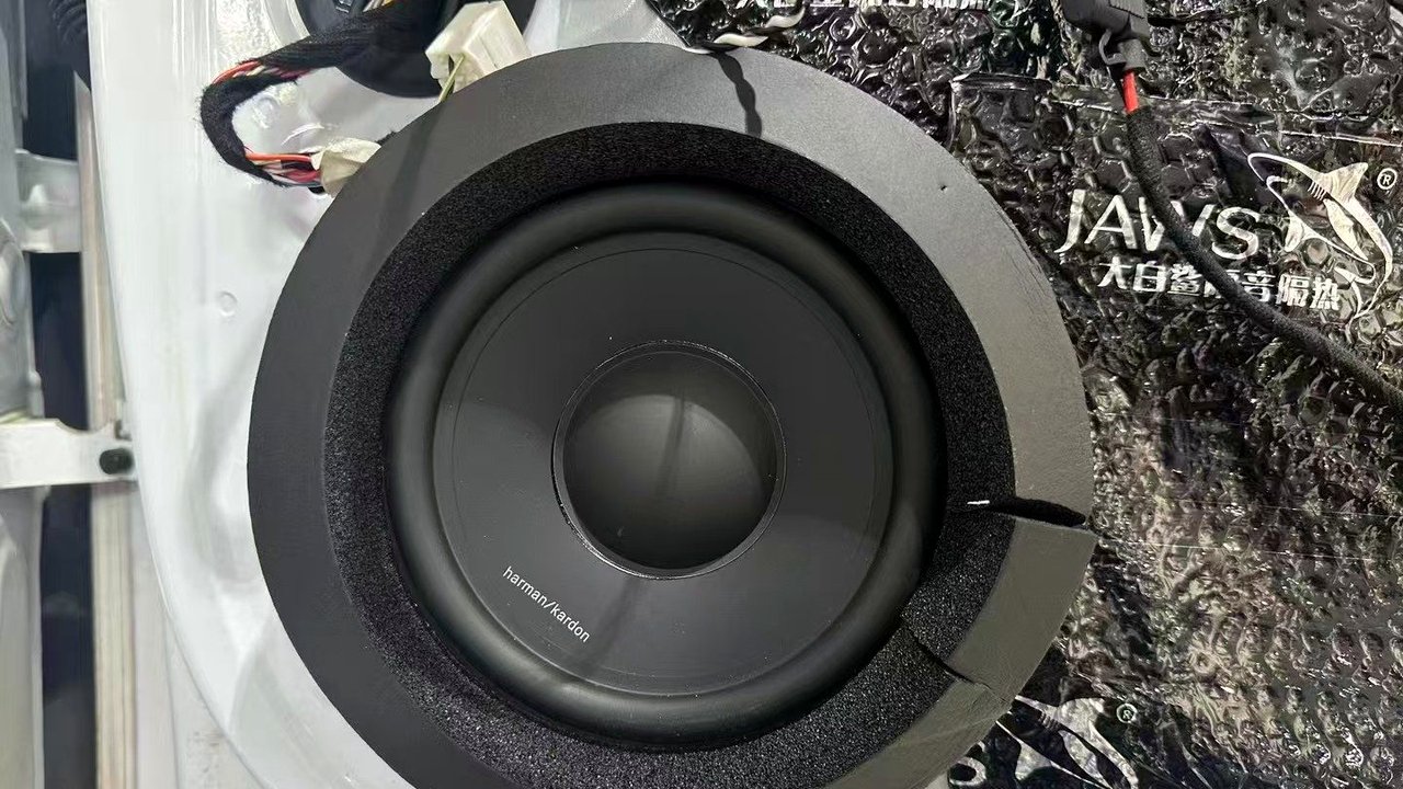 宝马低音系统案例:宝马音响还得是宝华韦健的,宝马x5音响升级相关的湛江汽车音响改装实拍封面