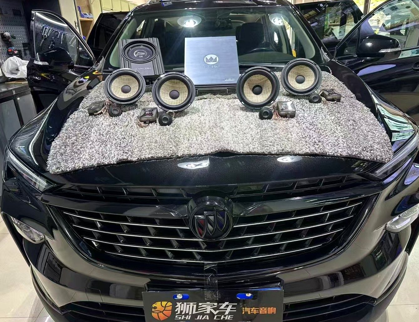丰田陆放音响和隔音施工画面